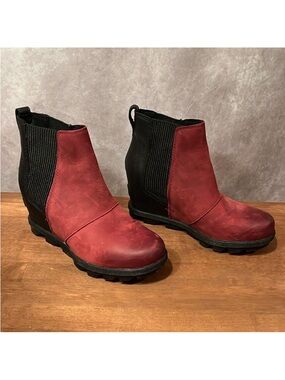 Sorel Lea Burgundy/Red and Black Platform Wedge Winter Ankle Boots size 6.5